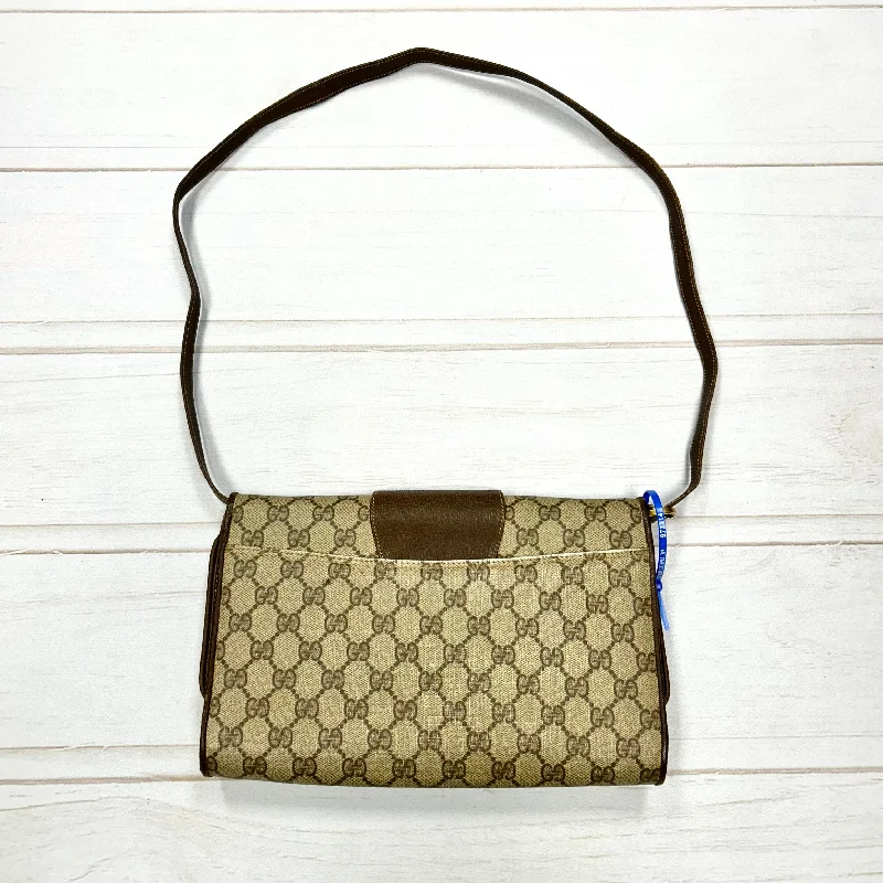 Crossbody Luxury Designer By Gucci  Size: Medium